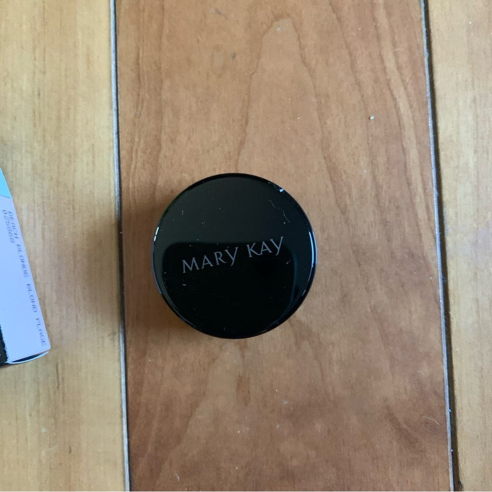 Mary Kay Cream Eye Color Beach Blonde NIB - Picture 2 of 4